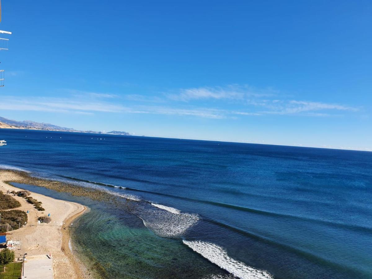 Sobre Las Olas Del Mar El Campello Esterno foto