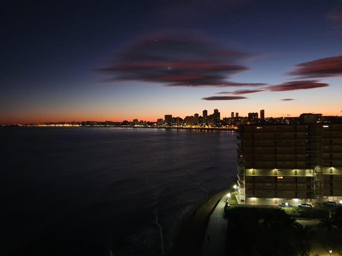 Sobre Las Olas Del Mar El Campello Esterno foto