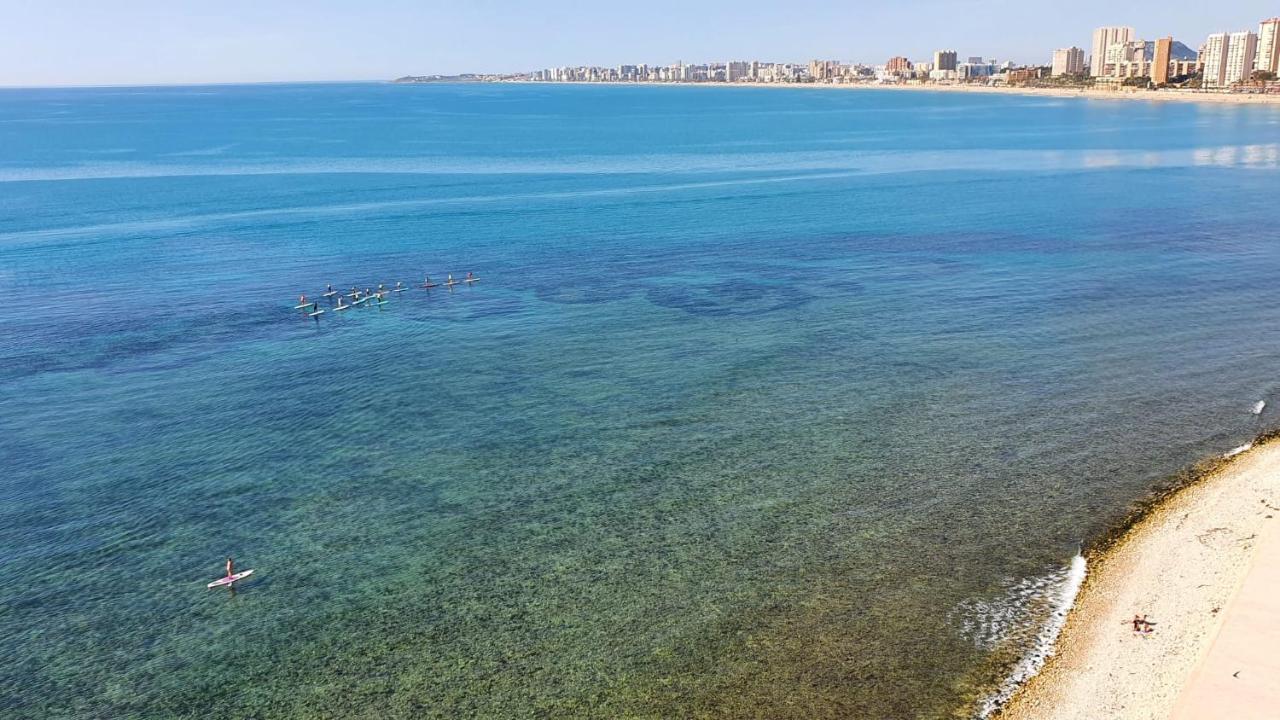 Sobre Las Olas Del Mar El Campello Esterno foto