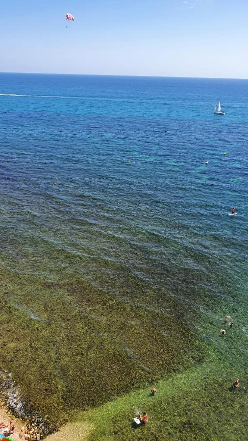 Sobre Las Olas Del Mar El Campello Esterno foto